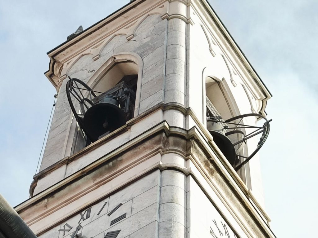 Campanile chiesa di Pavia, vista del campanile